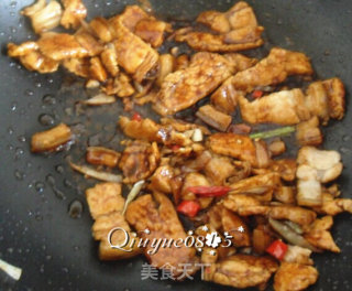 Stir-fried Pork with Garlic Moss Fungus recipe