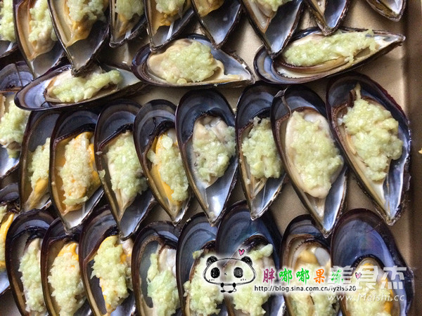 Roasted Mussels with Garlic recipe