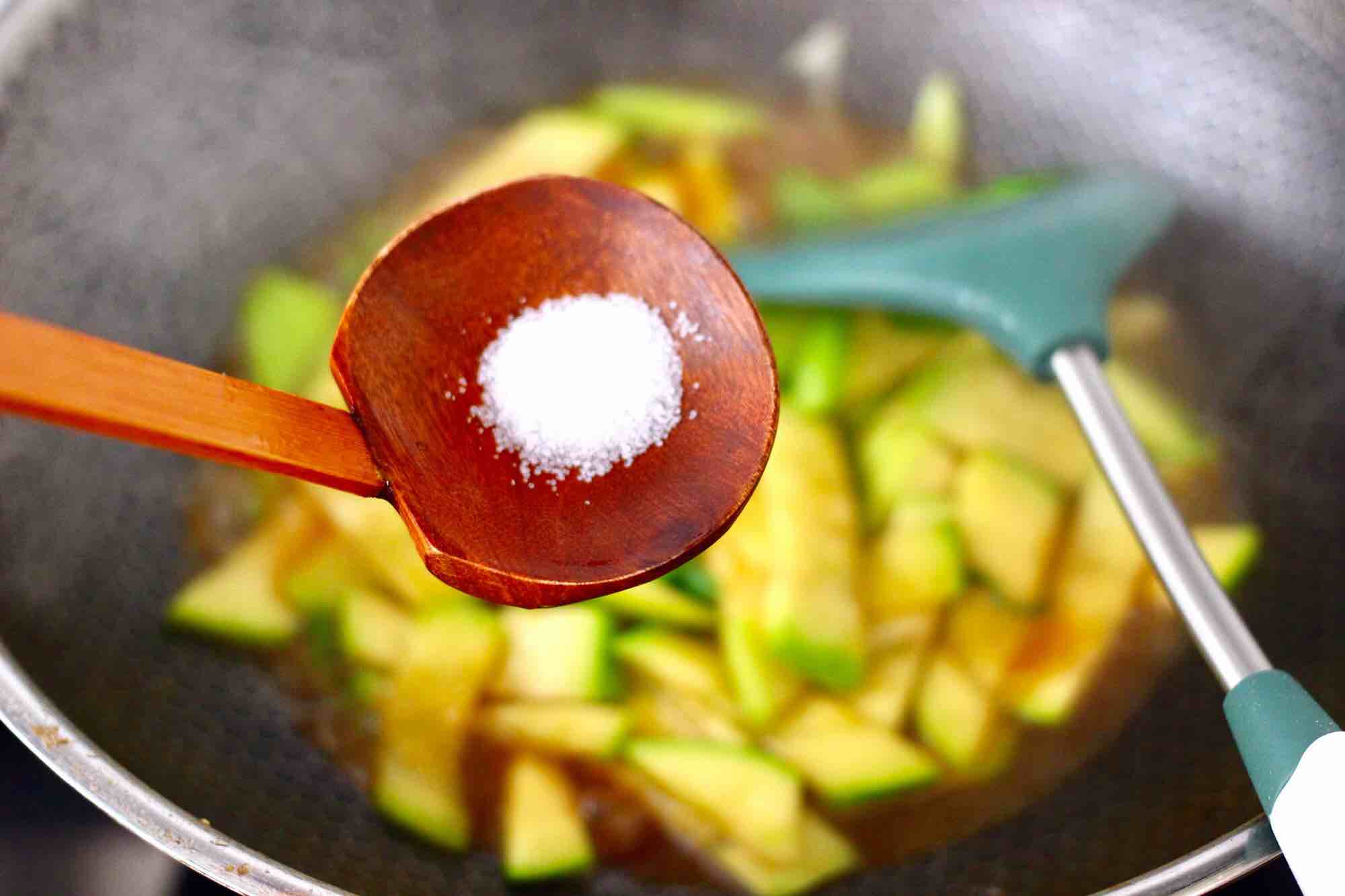 Stir-fried Zucchini with Spicy Dried Spicy recipe