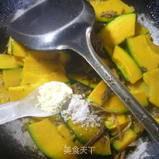 Stir-fried Japanese Pumpkin with Pickles recipe