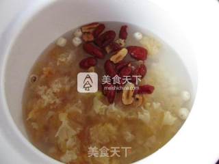 Lotus Seed and Tremella Soup recipe