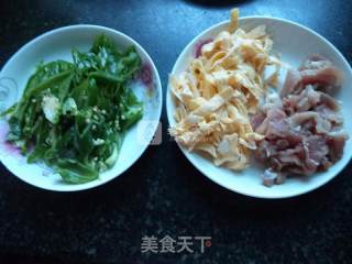 Shredded Pork with Green Pepper Egg Skin recipe