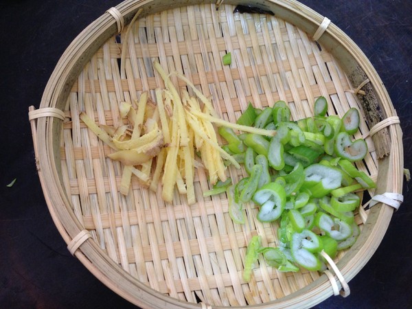 Stir-fried Pork with Wild Garlic recipe