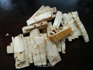 Stir-fried Bean Curd with Red Pepper Sausage recipe