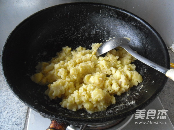 Mashed Potatoes with Cheese Egg Yolk recipe