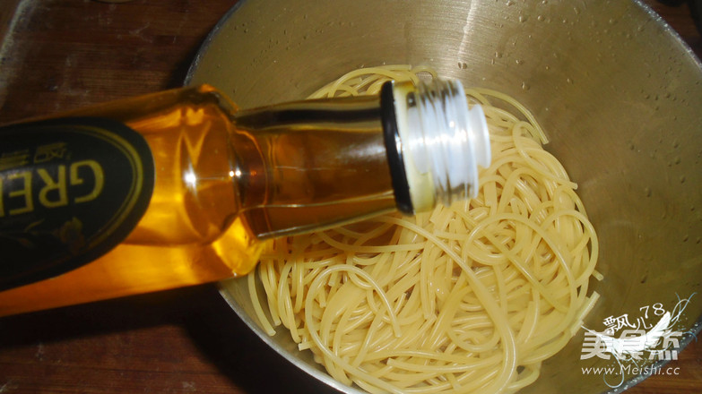 Lean Meat Spaghetti with Green Sauce recipe