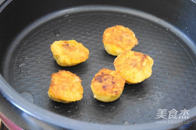 Pan Fried Sticky Bean Buns recipe