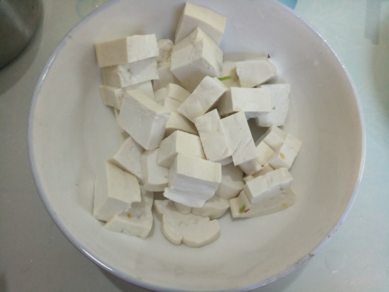 Braised Tofu with Yellow Bone Fish recipe