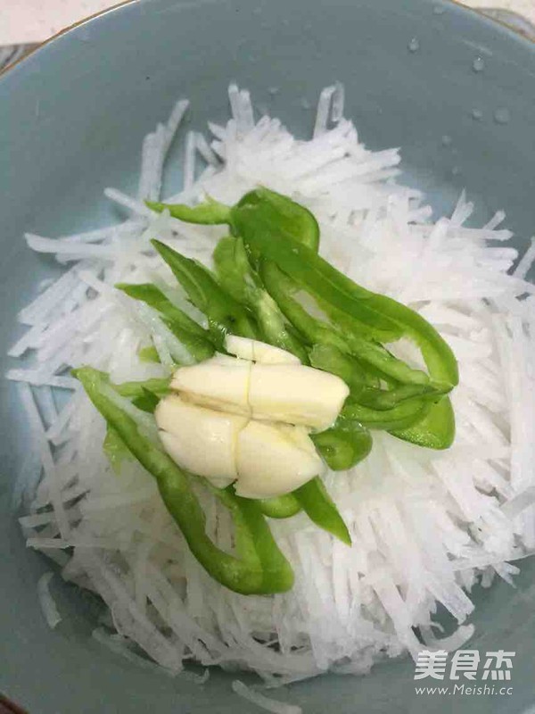 Shredded White Radish in Cold Vegetables recipe