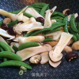 Stir-fried Matsutake with Sweet Beans recipe