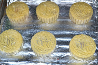 Mooncake with Lotus Seed Paste and Egg Yolk recipe