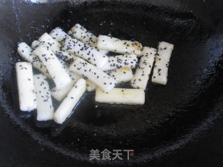 Stir-fried Rice Cake with Osmanthus and Sesame Sugar recipe