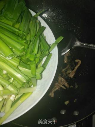 Stir-fried Spring Leek with Shredded Pork recipe