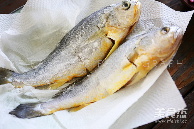 Yellow Croaker with Tofu recipe