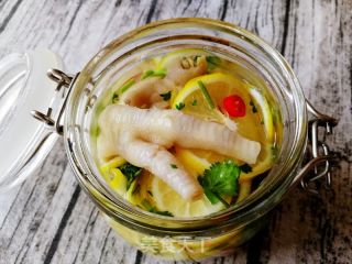 Eat While Watching The Ball-lemon Chicken Feet recipe