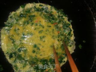 Fried Eggs with Garlic Sprouts recipe