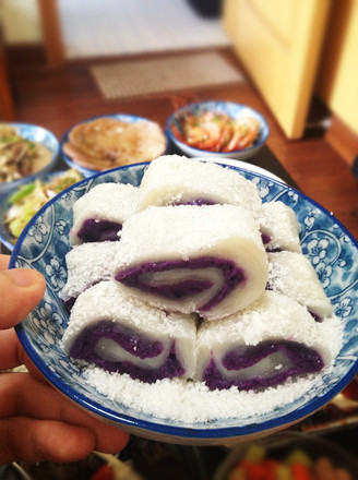Milky Glutinous Rice and Purple Potato Rolls recipe