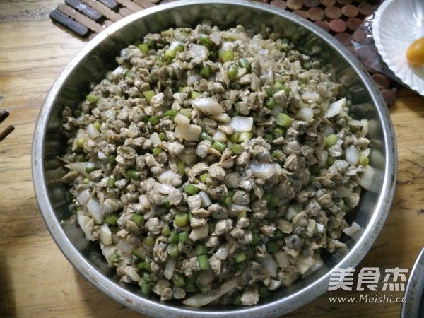 Lettuce Wraps with Clam Meat recipe