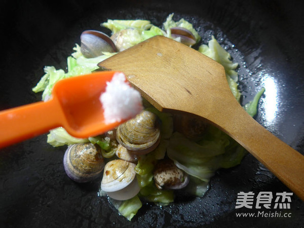 Stir-fried Clams with Cabbage recipe