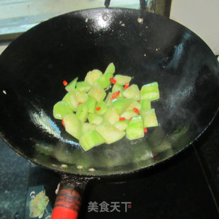 Dry Stir-fried Loofah Diced recipe