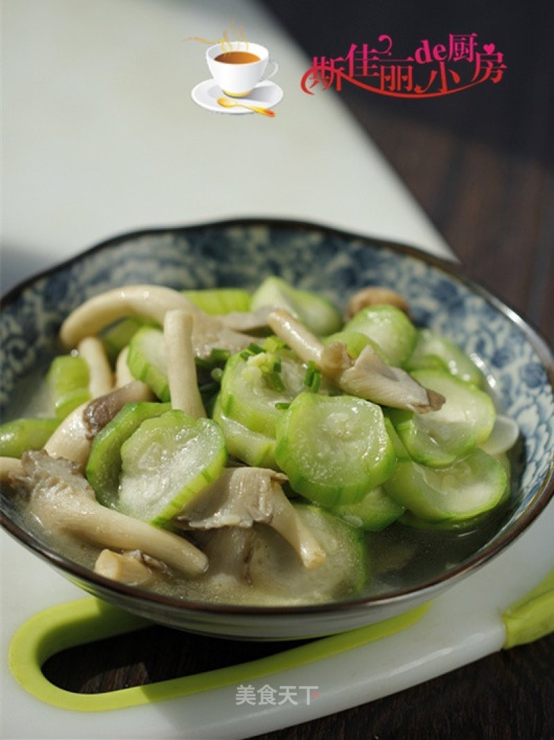 Fried Shimeji Mushroom with Loofah recipe