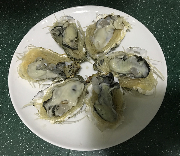 Steamed Oysters with Garlic recipe