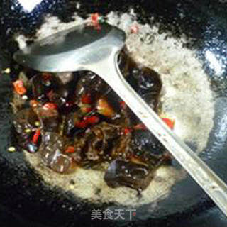 Scrambled Eggs with Chopped Pepper and Black Fungus recipe
