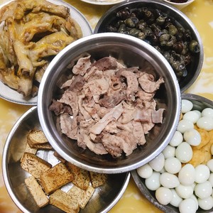 Snails and Duck Feet in Clay Pot recipe