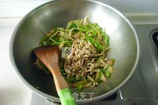 Fried Noodles with Cumin, Green Pepper and Shredded Pork recipe