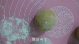 Bean Paste and Lotus Paste Mooncakes recipe