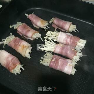 Pan-fried Enoki Mushroom and Bacon Roll recipe