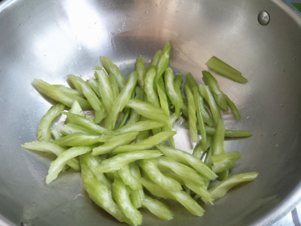 Stir-fried Celery with Bamboo Shoots recipe