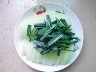 Fried Garlic Sprouts with Zucchini recipe