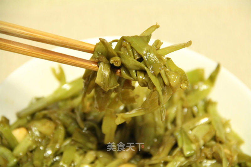 Stir-fried Hot and Sour Water Spinach Stems