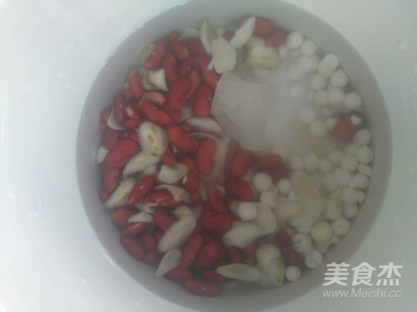 Gorgon Lily and Red Bean Soup recipe