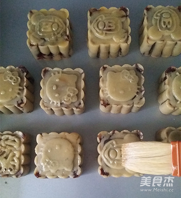 Cantonese Egg Yolk Mooncake recipe