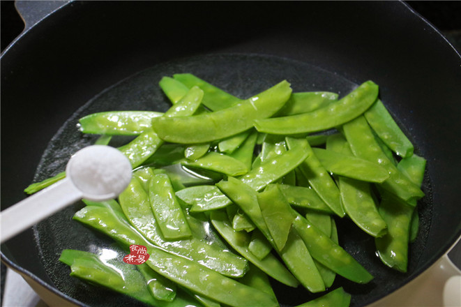 Spicy Baby Octopus Stir-fried Snow Peas recipe