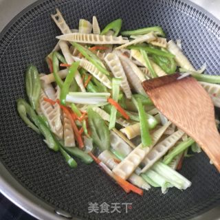 Stir-fried Bamboo Shoot Tip with Hot Pepper recipe