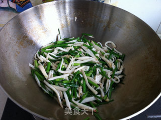 Fried Pleurotus Eryngii with Leek Stalks recipe