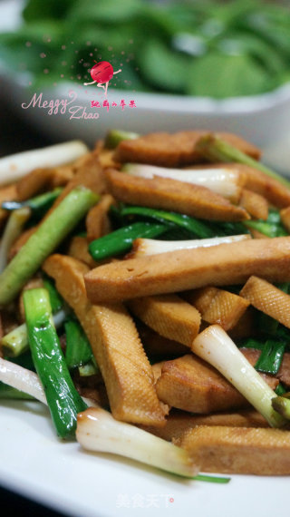 Stir-fried Bean Curd with Green Garlic recipe