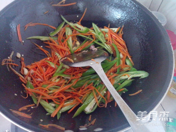 Shredded Pork with Green Pepper and Carrot recipe