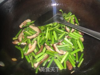 Vegetarian Stir-fried Garlic Sprouts recipe