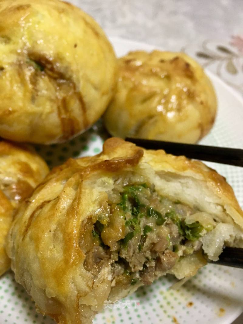 Baked Buns with Garlic and Meat Stuffing recipe