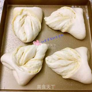 #aca烤明星大赛# Uniquely Shaped Coconut Bread with Leaves recipe