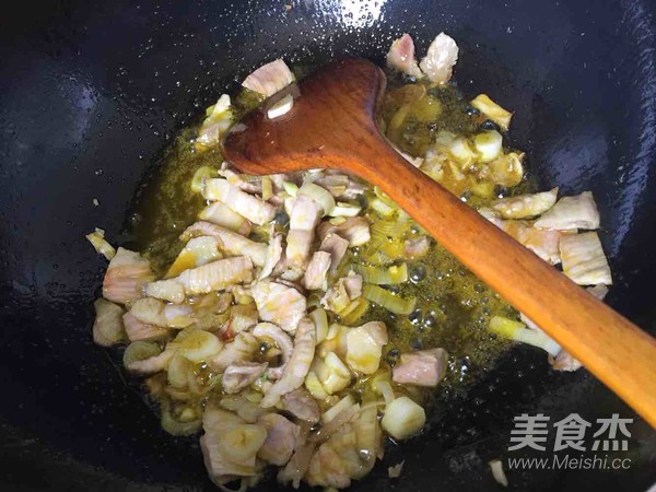 Braised Noodles with Beans in Iron Pot recipe