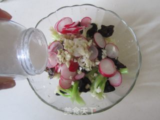 Cauliflower with Fungus, Cherry and Radish recipe