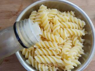 Spiral Pasta with Meat Sauce recipe