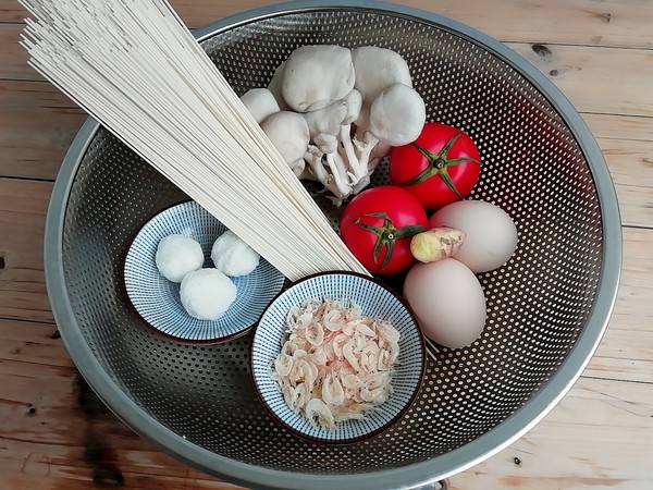 Hot Noodle Soup with Tomato Sauce recipe