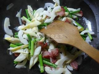 Stir-fried Lebanese with Garlic and Bacon recipe