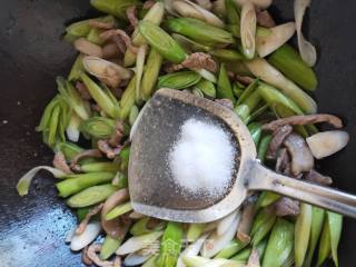 Stir-fried Pork with Green Garlic ~ Simple and Delicious recipe